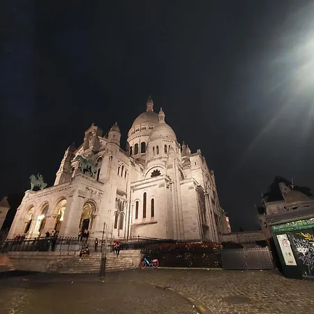 Perfect Down The Sacre Coeur Paříž